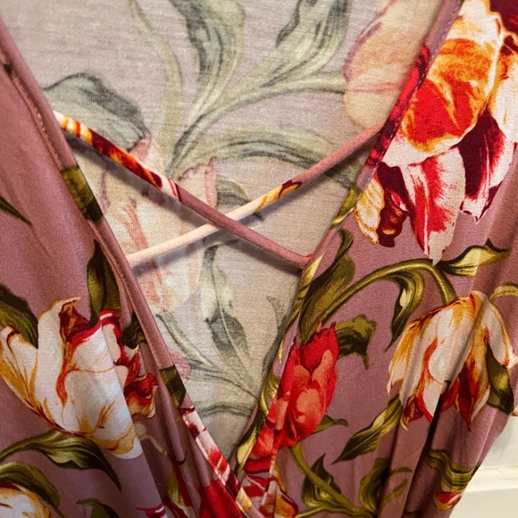 Womens sz S (will fit medium and large !) faux wrap shirt w floral pattern - Picture 4 of 4